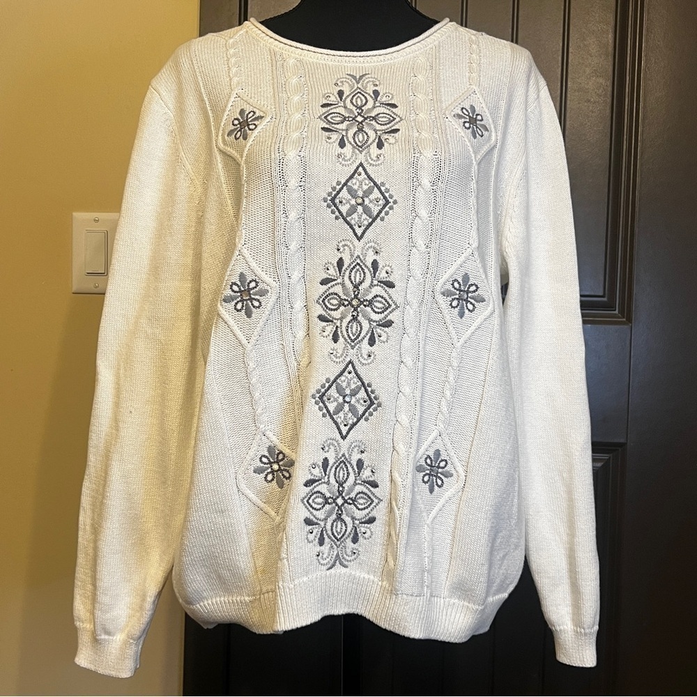 ☀️ALFRED DUNNER Sweater with Embroidered Design, Size Medium